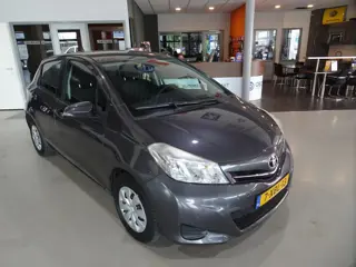 Toyota Yaris 1.0 VVT-i Now Airco / PDC (bj 2014)