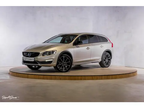 Volvo V60 Cross Country 2.0 T5 AWD Summum | Trekhaak | Memory | Cruise Control | Leder | 19 Inch |