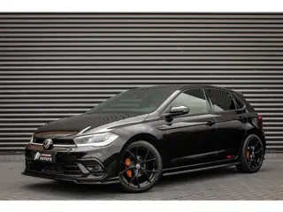 Volkswagen Polo 1.0 TSI R-Line OPTIONS / FULL BLACK / VERLAGINGSVEREN / APPLE CARPLAY / LED KOPLAMPE