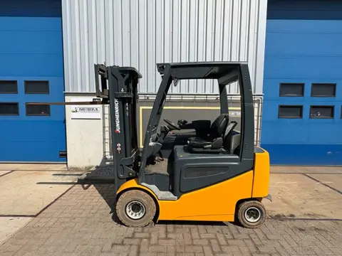 VS-22834 Elektrische triplex heftruck Jungheinrich EFG 425ks