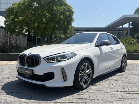 BMW 1-serie M135i xDrive High Executive Edition / Head up / Driving Assistant / leder