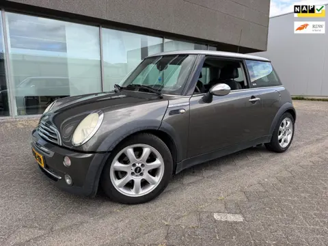 Mini 3-Deurs 1.6 Cooper Park Lane climat. BJ 3-2006. APK 7-2027
