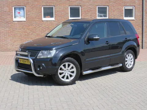 Suzuki Grand Vitara 1.9 Exclusive VAN 4x4 Grijs Kenteken * Trekhaak * Climate Control * Lichtmetalen
