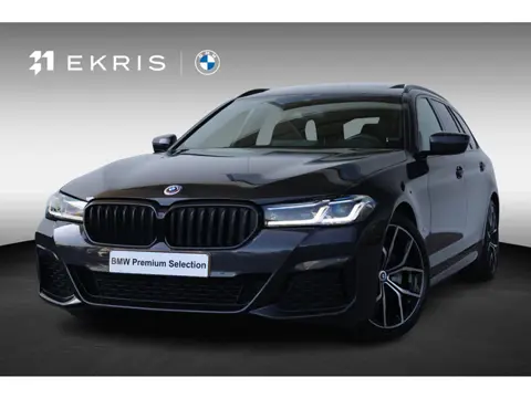 BMW 5-serie Touring 520i Business Edition Plus | M-Sport Pakket | Panorama Dak | Achteruitrijcamera 