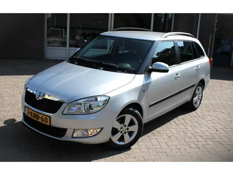 Skoda Fabia Combi 1.2 TSI Cruise control, Climate control, Trekhaak, Armsteun, Boordcomputer 15" LMV