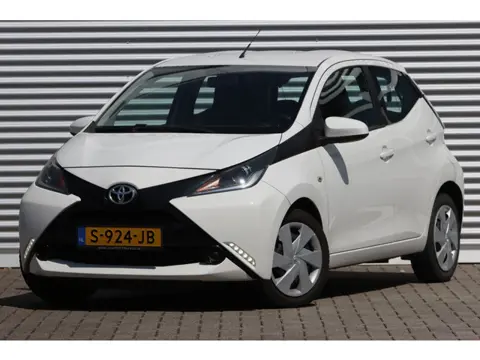 Toyota Aygo 1.0 VVT-i x-play (bj 2015)