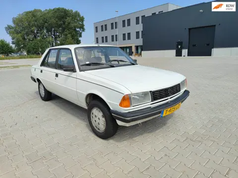 Peugeot 305 GL 1.5 ( Oldtimer, wegenbelasting vrij )