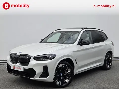 BMW iX3 High Executive 80 kWh M-Sport SOH 99% 'Mineral-Weiss' Trekhaak Panoramadak | Head-Up | Harma