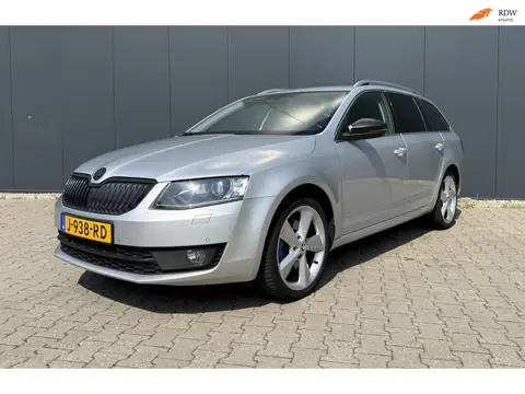 Skoda Octavia Combi 1.8 TSI Greentech Elegance Navi Airco Trekhaak APK