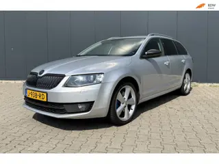 Skoda Octavia Combi 1.8 TSI Greentech Elegance Navi Airco Trekhaak APK