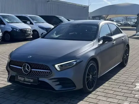 Mercedes-Benz A-Klasse 250e AMG ** MAGNO GRAU MAN - PANO, HuD, MEM, 19-inch LMV, DISTR, MBUX+ ** FUL