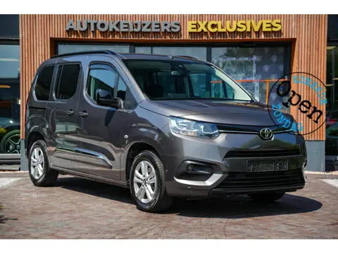 Toyota PROACE CITY Geel Kenteken 5 Persoons Automaat Navi