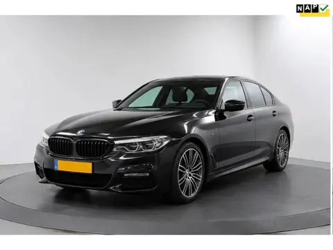 BMW 5-serie 530i High Executive|M-pakket|Keyless|Memory|Stoelverwarming|19''Inch