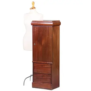 Art deco Zuilvormige kast of kastvormige zuil met 1 deur en twee kleine laden ca 1915