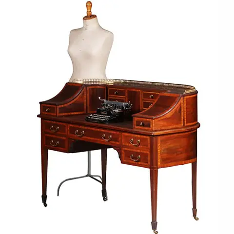 Carlton House desk "Maple &amp; Co in mahonie met bronzen railing en doorleefd antiek leer