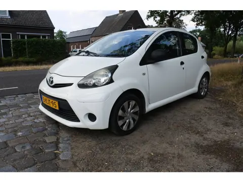 Toyota Aygo 1.0 VVT-i Comfort 5 drs airco apk 5-2-2027 goed rijdend