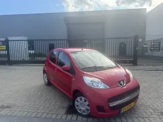 Peugeot 107 1.0-NW APK 5Deur Weinig KM 2010 (bj 2010)