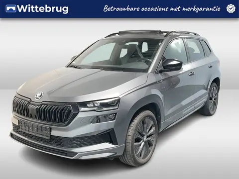 Škoda Karoq 1.5 TSI ACT Sportline Business / AUTOMAAT/ PANO/ DIGITAL DASH/ KEYLESS/ SMARTLINK/ PARK.