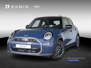 MINI 5-Deurs C Favoured M-Pakket + Glazen panoramadak + Harman Kardon + getint glas in achterportier