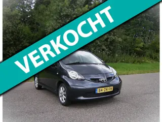 Toyota Aygo 1.0-12V + . 5 Deurs . Lichtmetalen velgen . Nieuwe kopling . enz