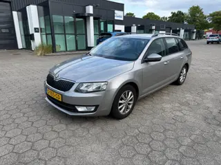 Skoda Octavia Combi 1.6 TDI Greentech STYLE DSG l CLIMA l TREKHAAK!