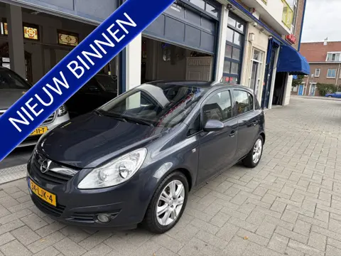Opel Corsa 1.4-16V Cosmo AUTOMAAT/AIRCO/CRUISE/NAP/NW APK