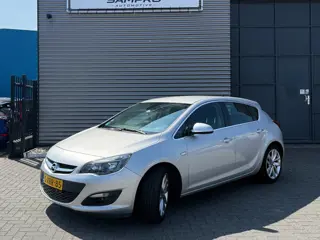 Opel Astra 1.4 Turbo Business +