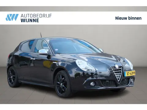 Alfa Romeo Giulietta 1.4 T 170pk Aut. Exclusive | Leer | Navi | Trekhaak | Xenon | PDC