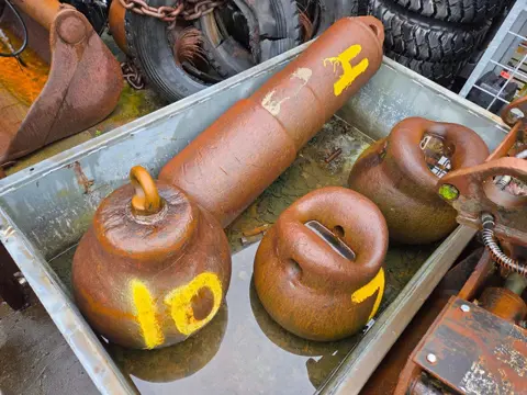 Diversen stalen sloopkogels / beulen