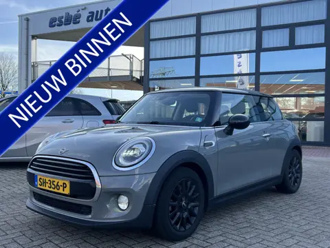 MINI Mini 1.5 Cooper 136 pk Business Navigatie Carplay Led Koplampen Zwart Dak Parkeersensoren Clima