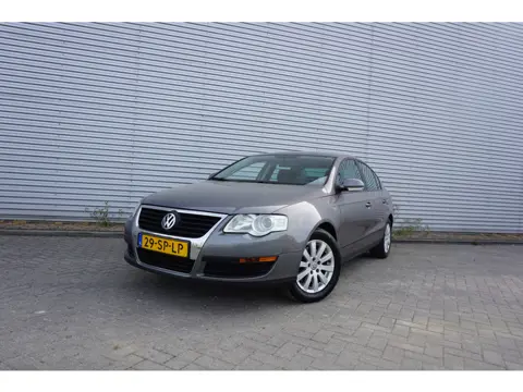Volkswagen Passat 2.0 FSI Trendline Airco / Cruise / Elektr. ramen / Trekhaak / Lm velgen / NAP