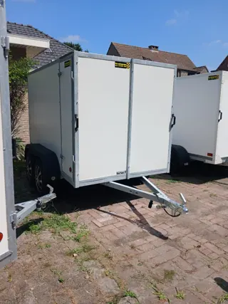 gesloten aanhangwagen roca