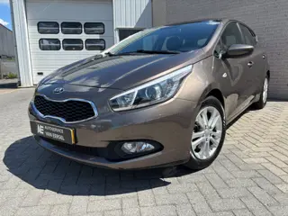 Kia Cee'd 1.4 CVVT AIRCO/4 SEIZOENEN BAND/PARROT.