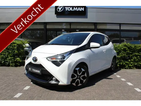 Toyota Aygo 1.0 VVT-i x-joy | Rijklaar | Stoelverw. | Clima | Apple/Android | Camera | All-season | 