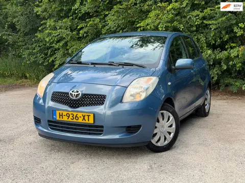 Toyota Yaris 1.0 VVTi Terra | " 187.000 " KM + Airco Nu € 2.950,- !!!