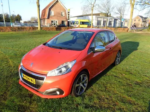 PEUGEOT 208 verbruikt een dikke liter olie op de duizend km 