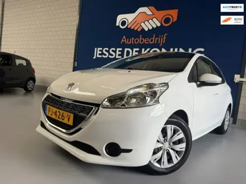 Peugeot 208 1.2 VTi Active / bj.2014 / kleur: wit / airco / navigatie / cruise control /etc. NAP met