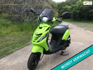 Piaggio Zip SP 45km ALPHA McLaren Green E5 NIEUW BETAAL met