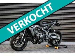 Yamaha Tour MT- 09 ABS 119PK 2025 NIEUWSTAAT / COMPLETE DOCUMENTATIE / CUSTOM SC EXHAUST / QUICK SHI