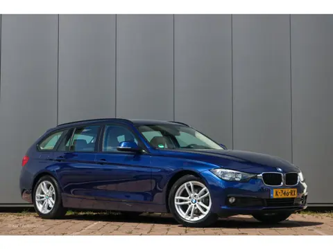 BMW 3-serie Touring 318d Centennial High Executive | Trekhaak | Leder | Navi | PDC | Cruise | Rijkla