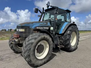 New Holland TM 165