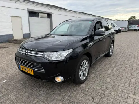 Mitsubishi Outlander 2.0 PHEV Instyle APK 27-5-2027 Nette auto
