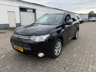 Mitsubishi Outlander 2.0 PHEV Instyle APK 27-5-2027 Nette auto