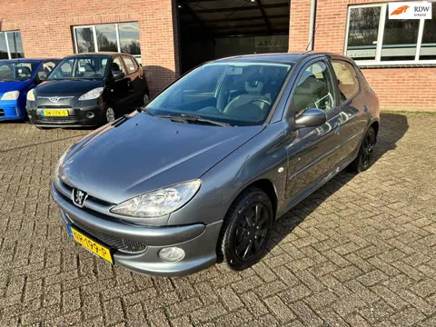 Peugeot 206 1.4 XS-line // 5 deurs // Airco //APK 6-4-2027