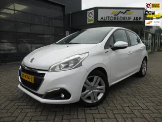 Peugeot 208 1.2 PureTech Signature / Navi / PDC / Carplay