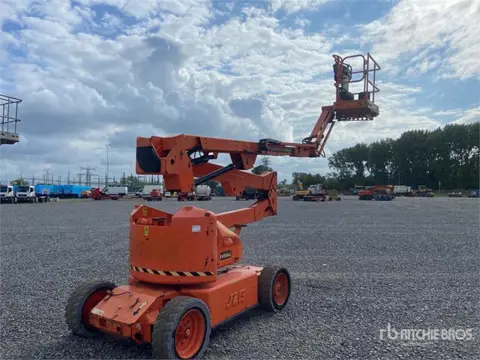 JLG E450AJ (bj 2012)