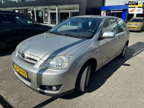 Toyota Corolla €2850,-1.4 VVT-i Anniversary 1 JAAR APK AIRCO
