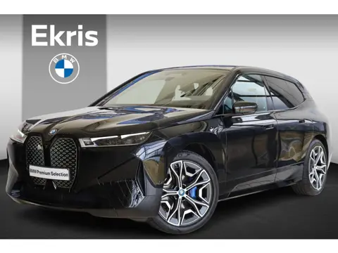 BMW iX xDrive40 | Sportpakket | Panoramadak | Trekhaak elektr. | Luchtvering