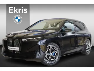 BMW iX xDrive40 | Sportpakket | Panoramadak | Trekhaak elektr. | Luchtvering