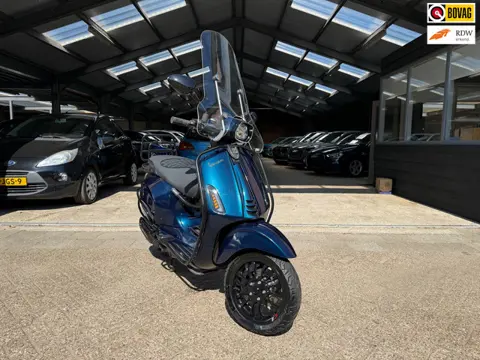 Vespa Bromscooter Sprint 50 S|LED/DYNAMISCH/CUSTOM/BLAUW/VALBEUGELS